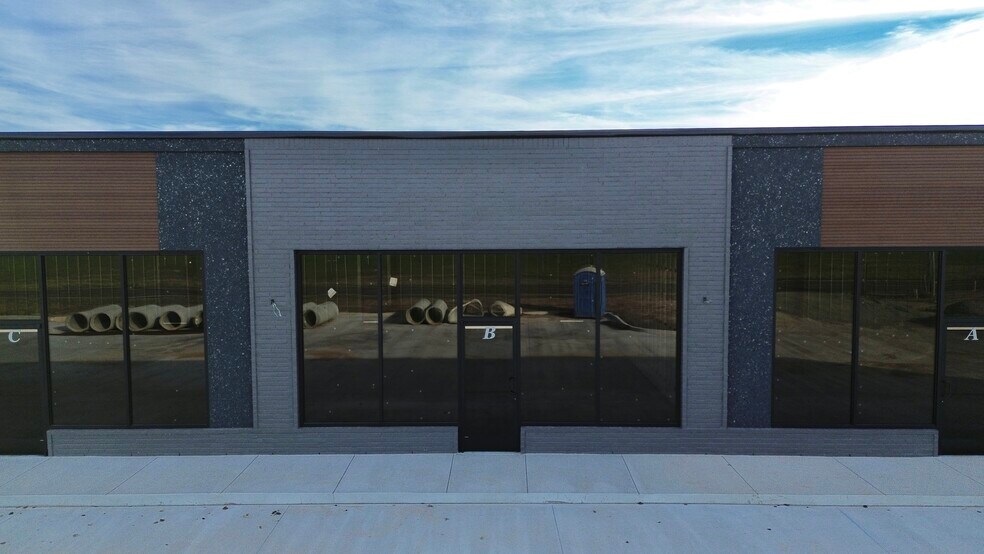 More Photos Of 550 NE 24th St, Newcastle General Retail For Lease