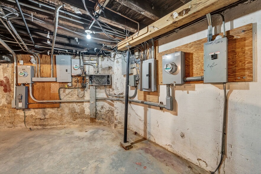 More Photos Of 230-02 S Conduit Ave, Jamaica Convenience Store For Sale