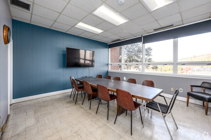 More Photos Of 7000 Old Landover Rd, Landover Warehouse For Lease