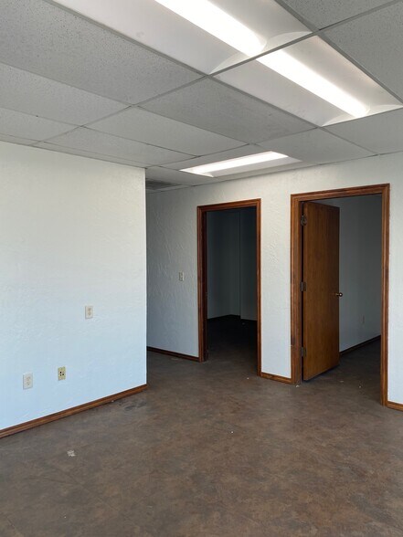 More Photos Of 400 S Eagle Ln, Oklahoma City Warehouse For Lease