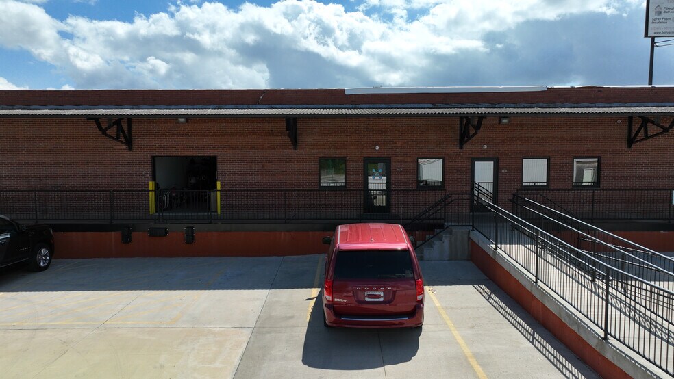 More Photos Of 224 N Stewart Ave, Springfield Warehouse For Lease