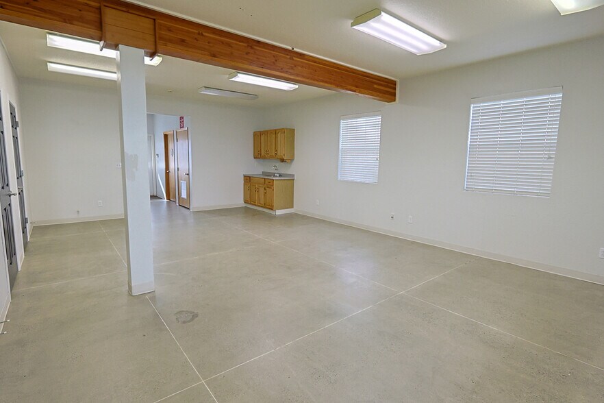 More Photos Of 137 Hall Ave, Coos Bay Office For Sale