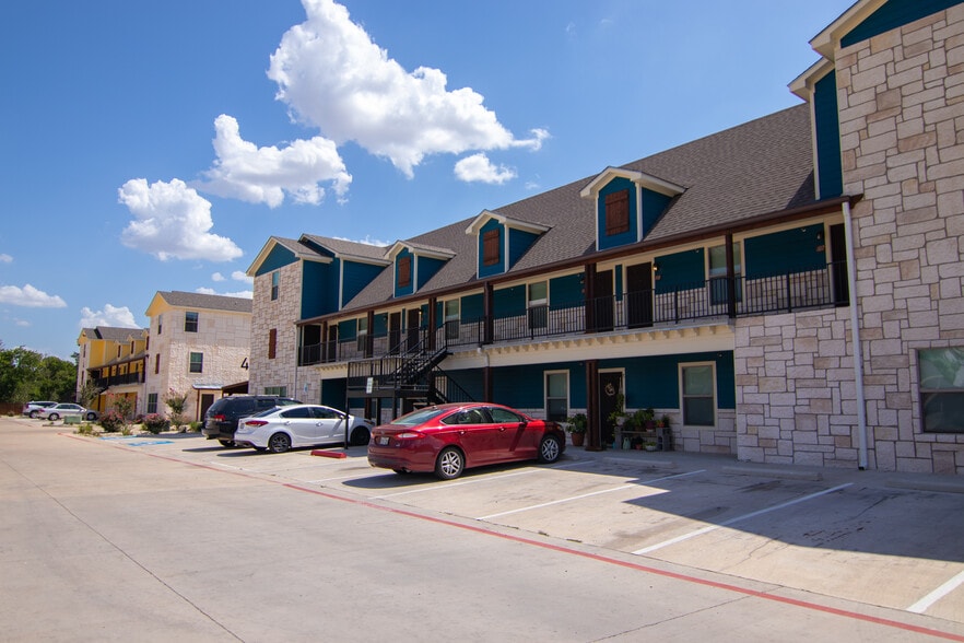 More Photos Of 651 E McGregor Dr, Mc Gregor Apartments For Sale