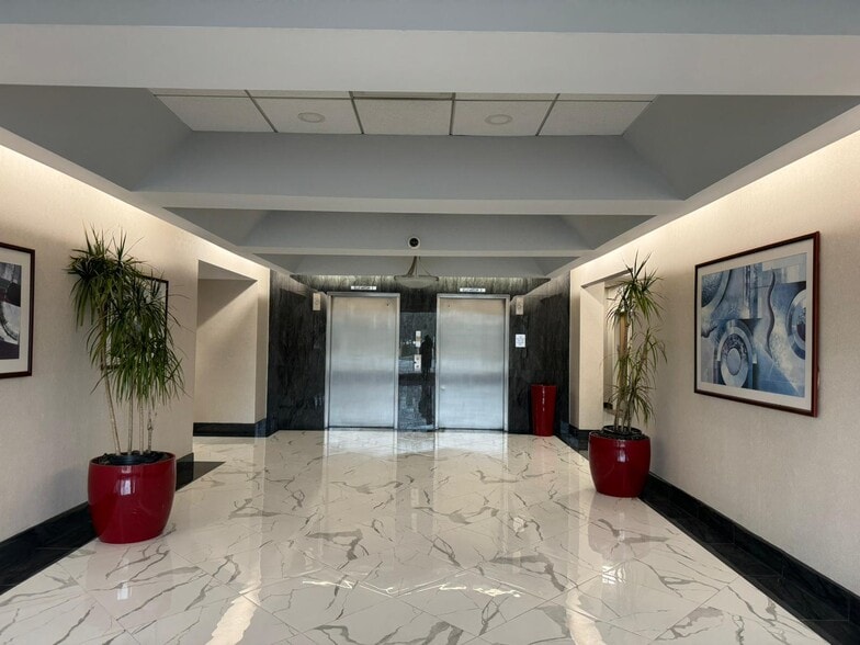 More Photos Of 100 Davidson Ave, Somerset Office For Lease