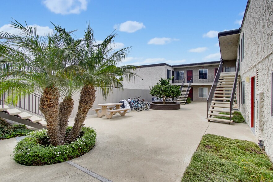 More Photos Of 4649 Voltaire St, San Diego Apartments For Sale