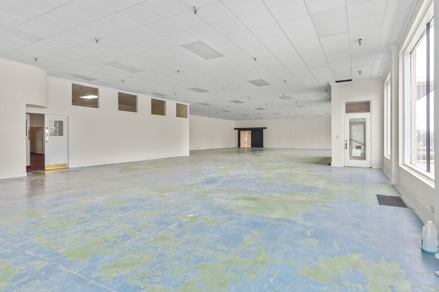 More Photos Of 1811 Memorial Ave, Lynchburg Storefront For Lease