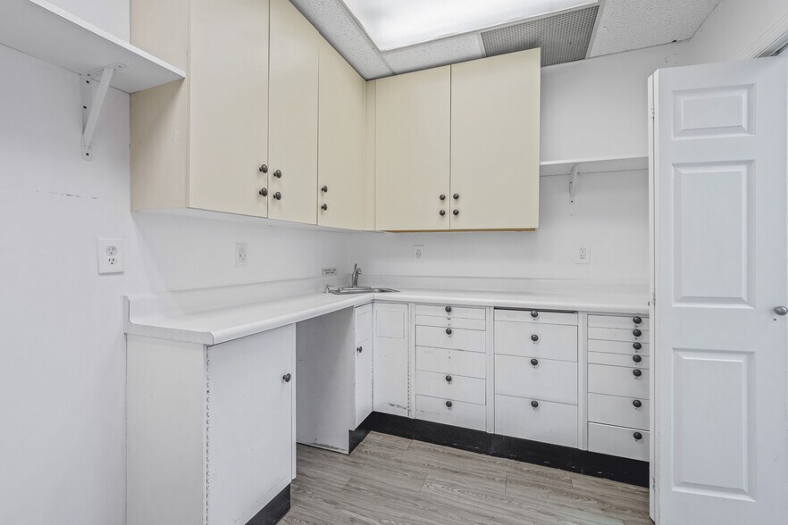 More Photos Of 30 S Ocean Ave, Freeport Loft Creative Space For Lease