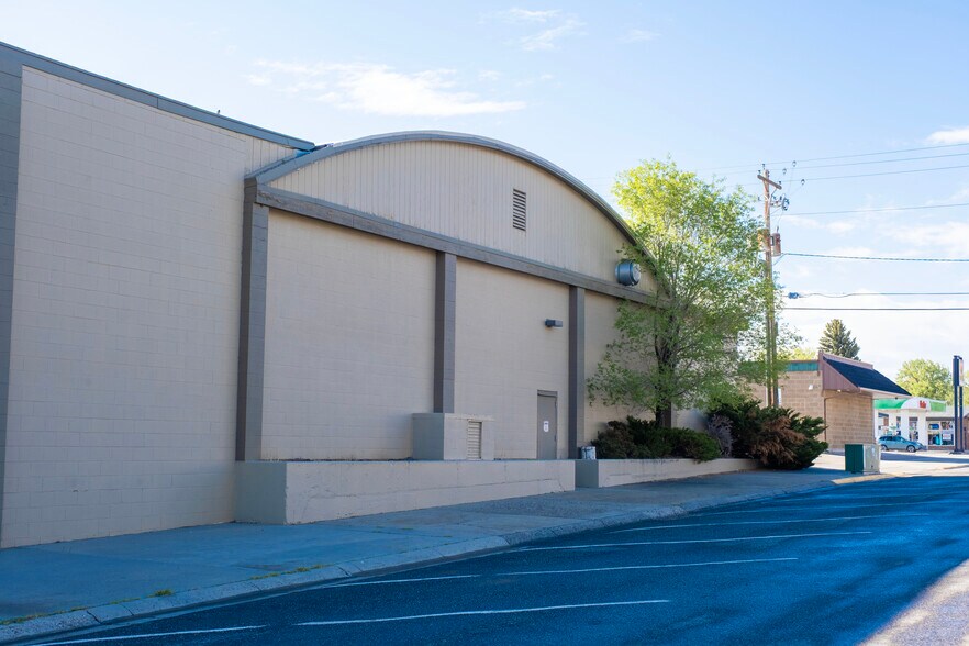 More Photos Of 1526 Rumsey Ave, Cody Freestanding For Sale