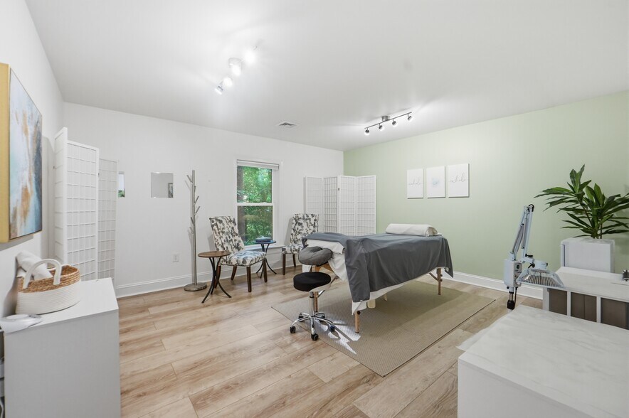 More Photos Of 5520-5532 Hempstead Way, Springfield Office For Sale