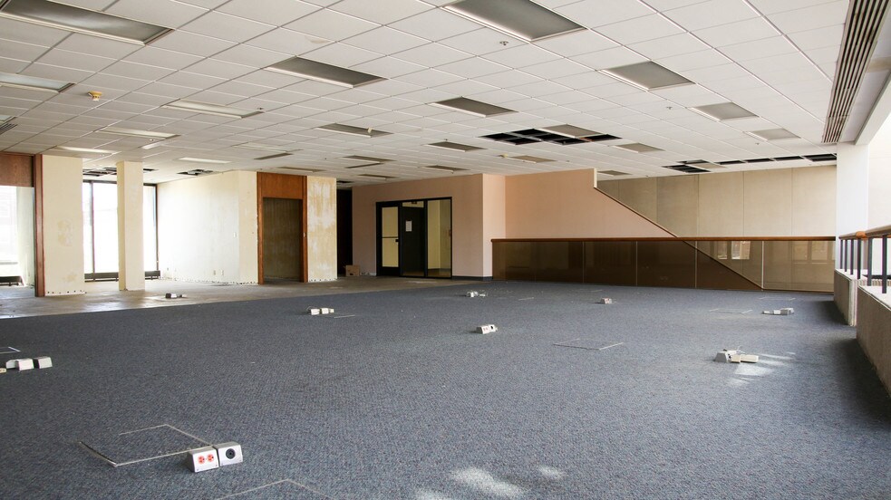 More Photos Of 501 15th St, Moline Office For Lease