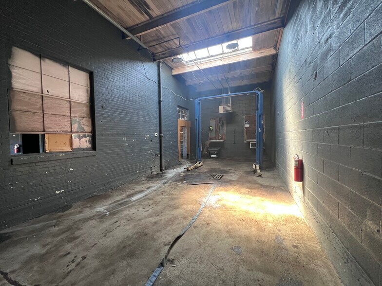 More Photos Of 167 Webster Ave, Memphis Auto Repair For Sale