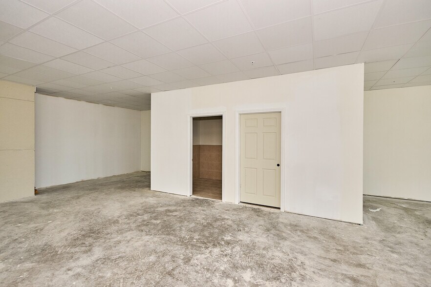 More Photos Of 1598 Long Beach Blvd, Long Beach Storefront Retail Office For Sale