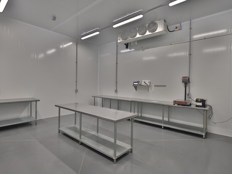 More Photos Of 333 Ch Brosseau, Cowansville Industrial For Lease