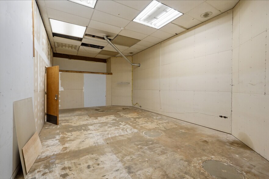 More Photos Of 13170 Lincoln Way, Auburn Office For Sale