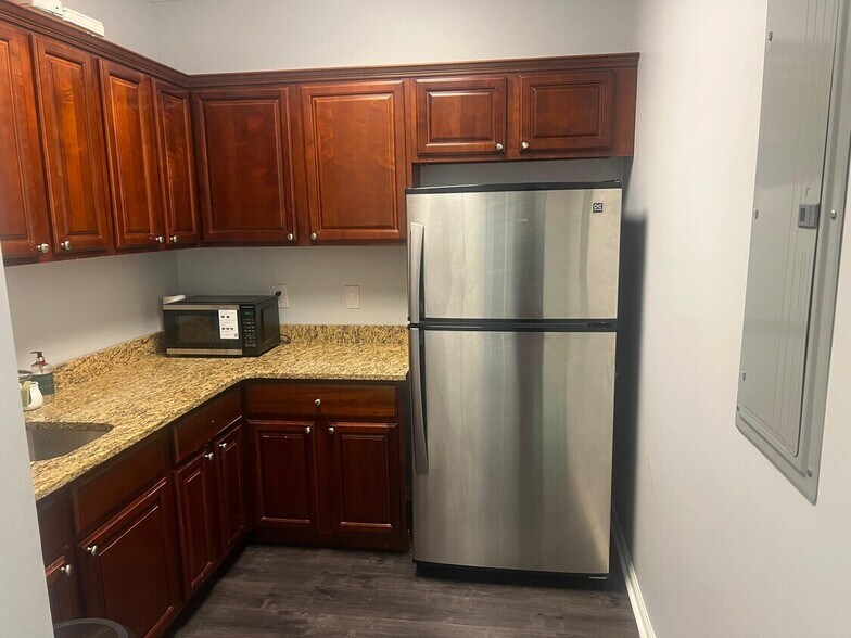 More Photos Of 530 Highland Station Dr, Suwanee Medical For Lease