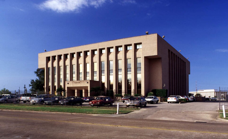 Primary Photo Of 6330 Gulfton St, Houston Office For Sale