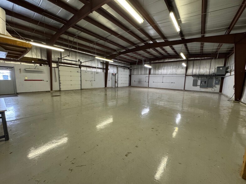 More Photos Of 1606 Commerce Dr, Sun Prairie Flex For Lease