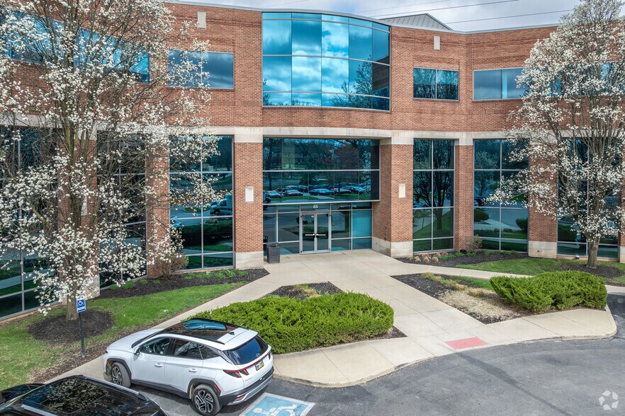 More Photos Of 85 McNaughten Rd, Columbus Medical For Lease