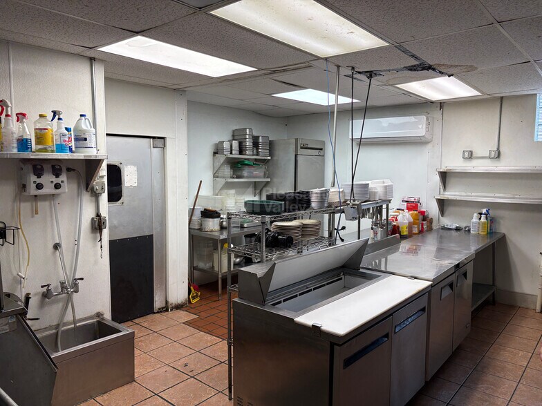 More Photos Of 1761 S Main St, Akron Bar For Sale