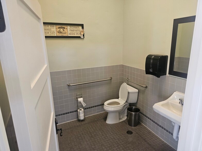 More Photos Of 2 S Main St, Coalville Loft Creative Space For Lease