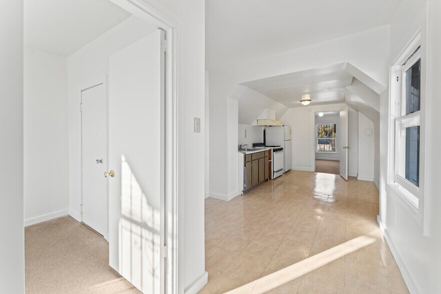 More Photos Of 811 W Grand Ave, Oakland Apartments For Sale