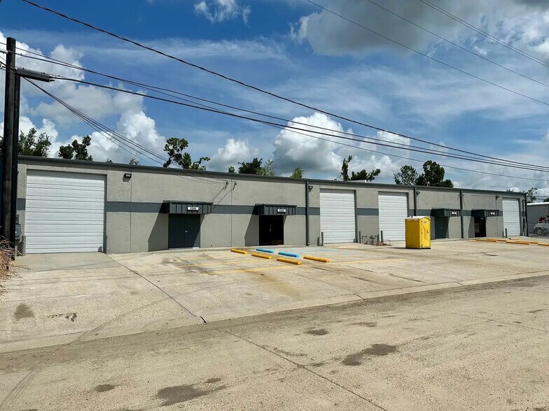More Photos Of 3101-3107 La Place Ln, Laplace Distribution For Lease