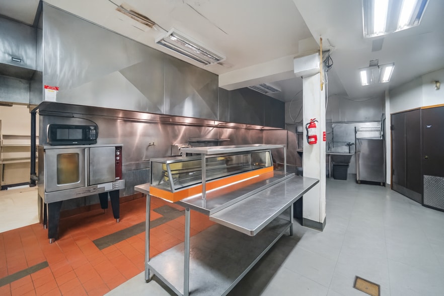 More Photos Of 45886 Wellington Ave, Chilliwack Hotel For Sale