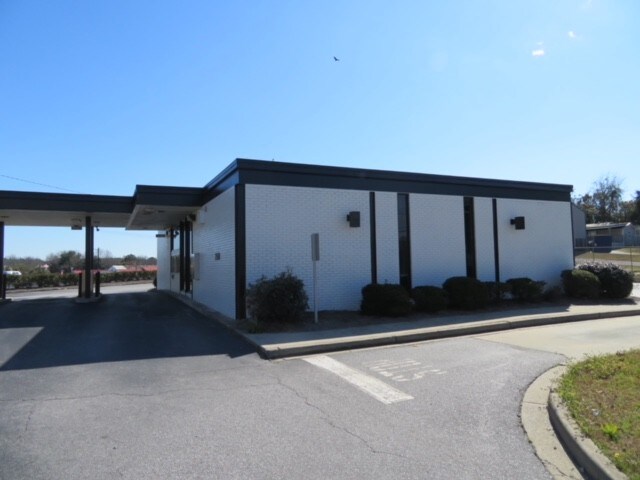 More Photos Of 2500 Charleston Hwy, Cayce Bank For Lease