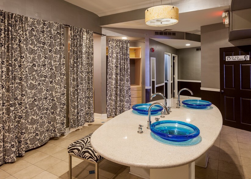 More Photos Of 249-253 Arch St, Philadelphia Office For Lease