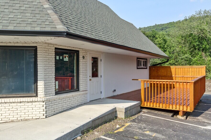 More Photos Of 192 Ny-17, Tuxedo Park Restaurant For Lease