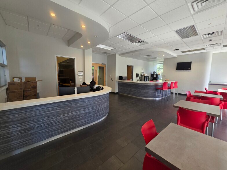 More Photos Of 5402 W Laurel St, Tampa Loft Creative Space For Sale