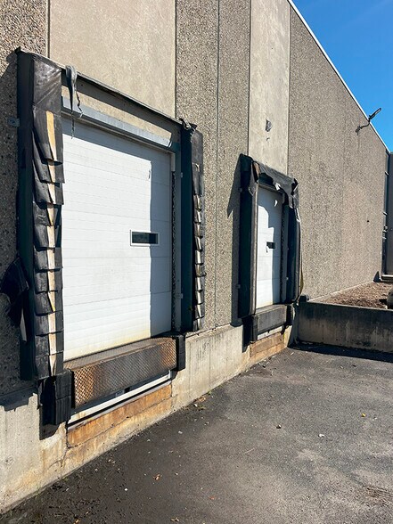More Photos Of 137-141 W Commercial Ave, Moonachie Warehouse For Lease