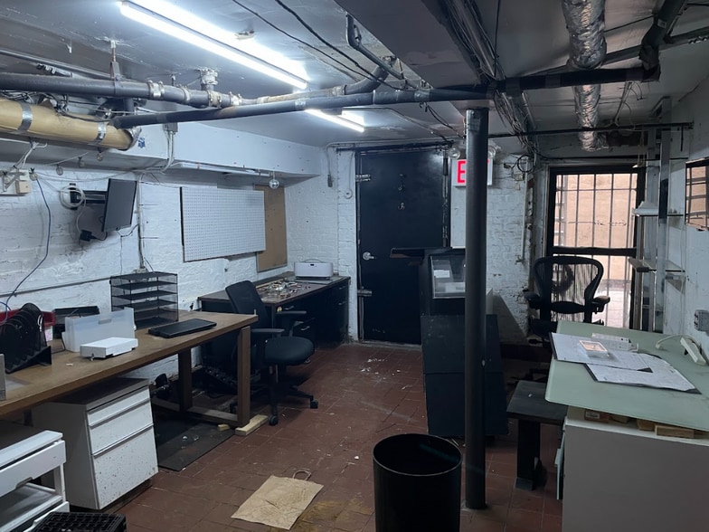 More Photos Of 254 5th Ave, Brooklyn Storefront Retail Residential For Lease