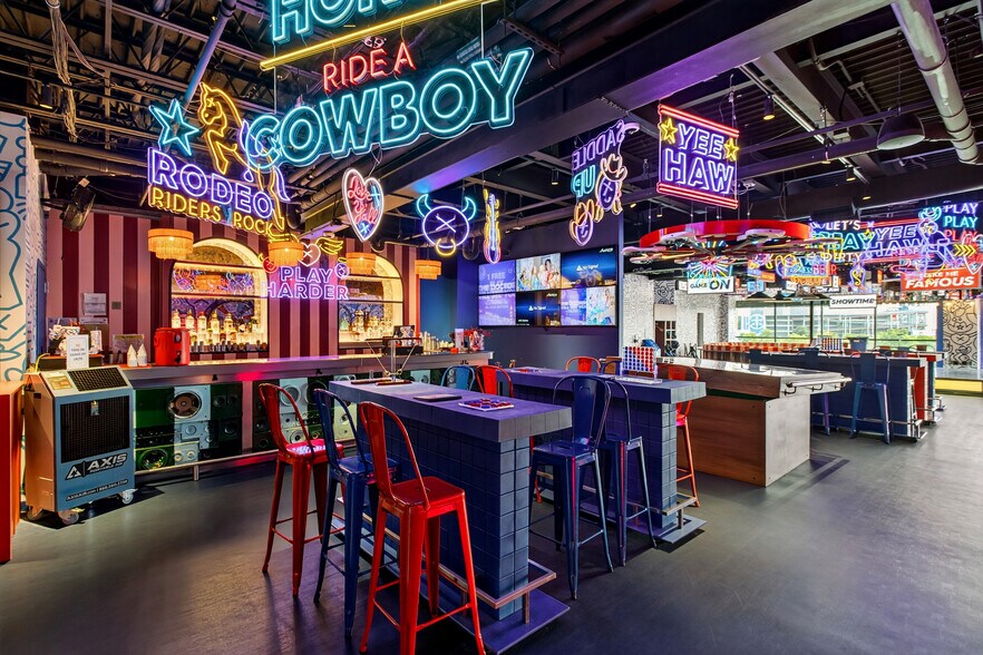 More Photos Of 128-130 2nd Ave N, Nashville Bar For Sale