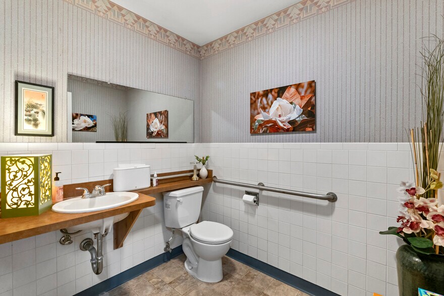 More Photos Of 970 Petit Ave, Ventura Medical For Sale