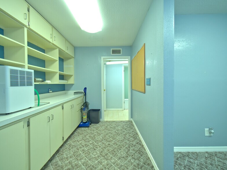 More Photos Of 629 S Broad St, Brooksville Office For Sale