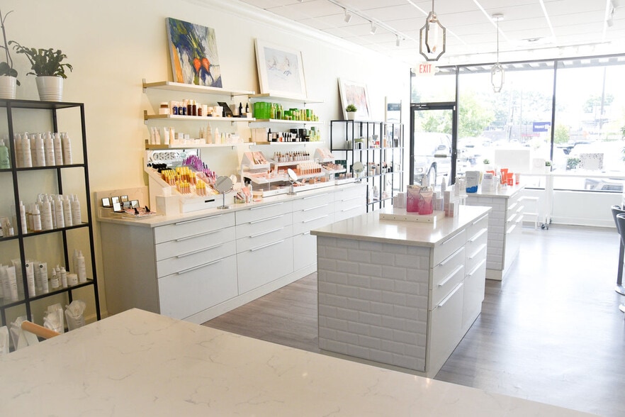 More Photos Of 3700-3802 Roswell Rd NE, Atlanta Storefront For Lease