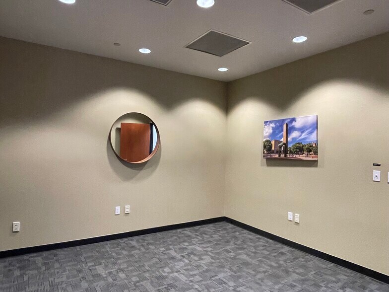 More Photos Of 700 Washington St, Columbus Office For Lease