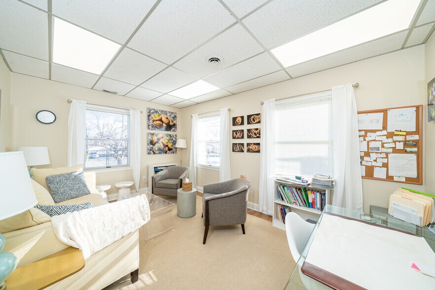More Photos Of 39-51 Pine St, New Canaan Medical For Sale