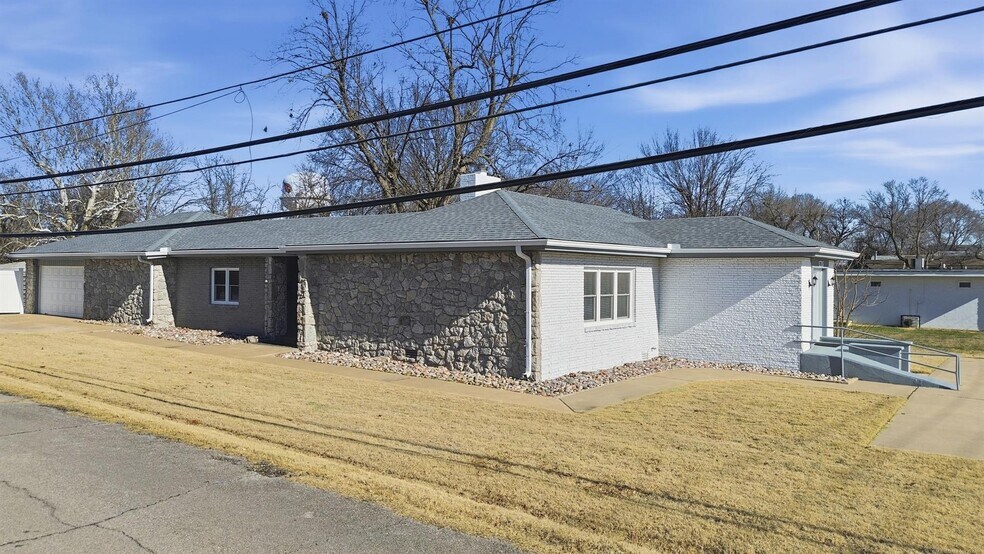 More Photos Of 1718 W Broadway St, Collinsville Office Residential For Sale
