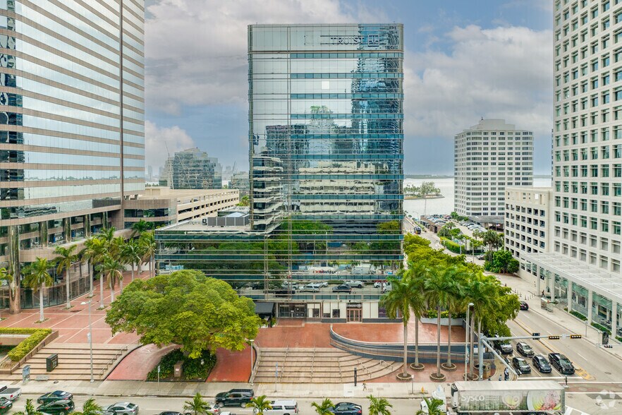 More Photos Of 777 Brickell Ave, Miami Coworking Space