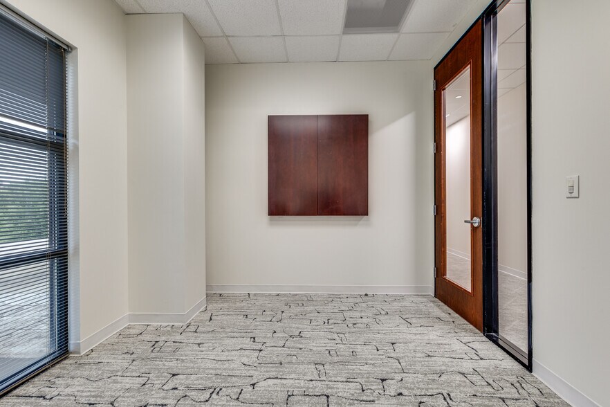 More Photos Of 5048 Tennyson Pky, Plano Office For Lease