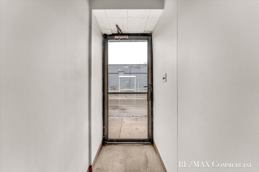 More Photos Of 758 Burton St SE, Grand Rapids Office For Sale