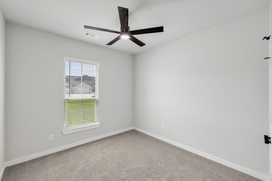 More Photos Of 4059 Clovis St, Midlothian Multifamily For Sale