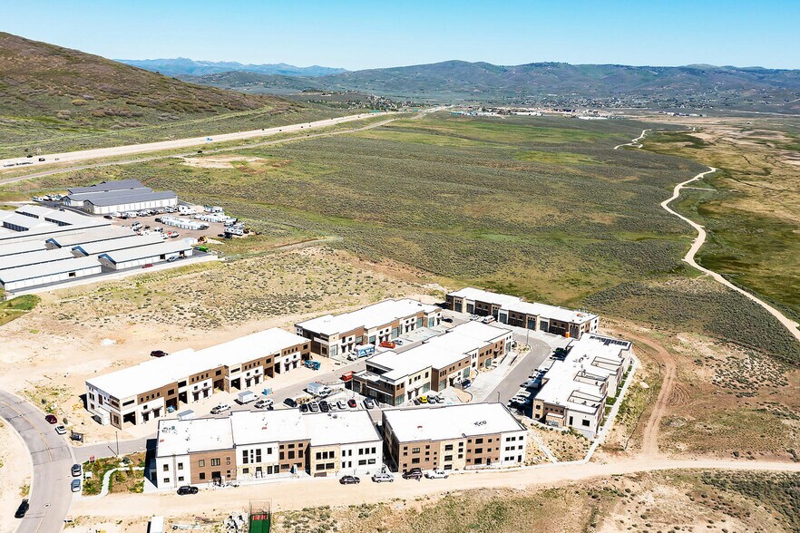 More Photos Of 4554 Forestdale Dr, Park City Light Manufacturing For Sale