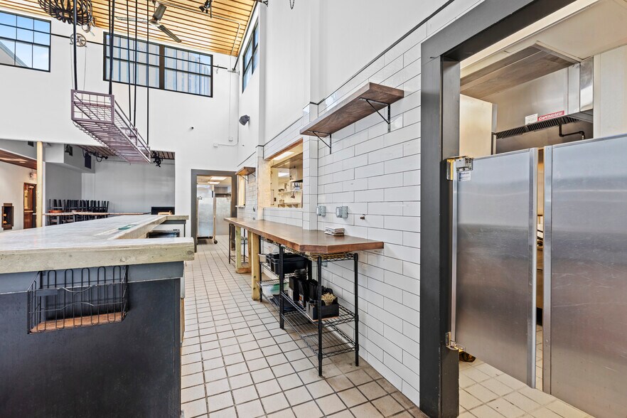 More Photos Of 208 S Castell Ave, New Braunfels Restaurant For Lease
