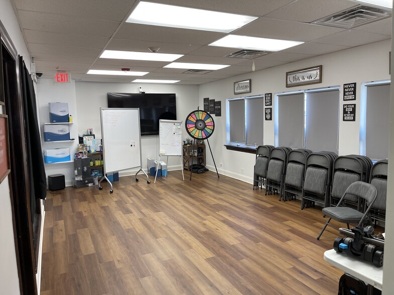 More Photos Of 3425 Dempster St, Skokie Office For Sale