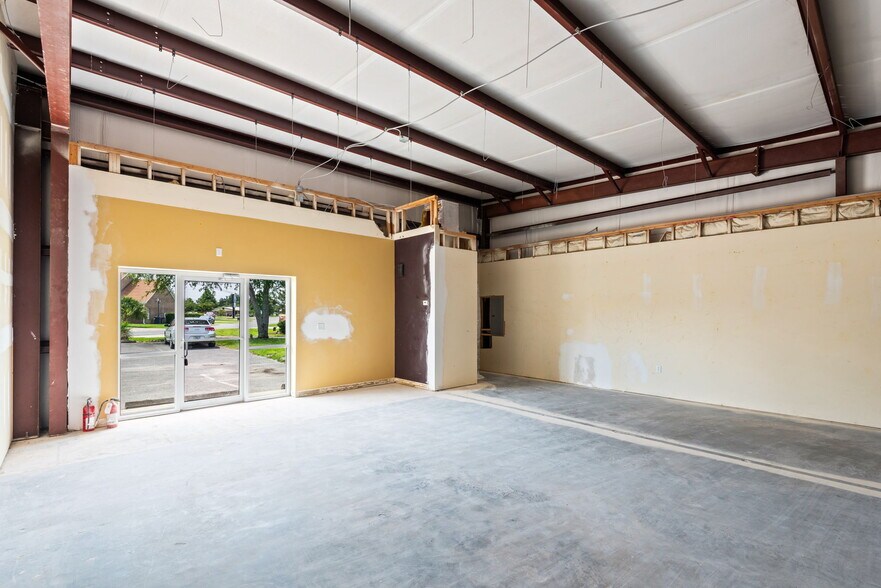 More Photos Of 2401 Ruth Hentz Ave, Panama City Flex For Lease