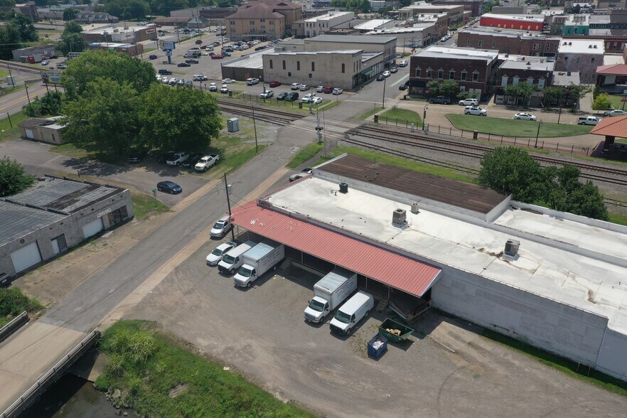 More Photos Of 301 N Commerce Ave, Russellville Warehouse For Sale