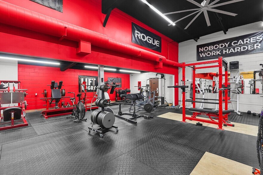 More Photos Of 10843 Foundation Rd, Croton Showroom For Lease